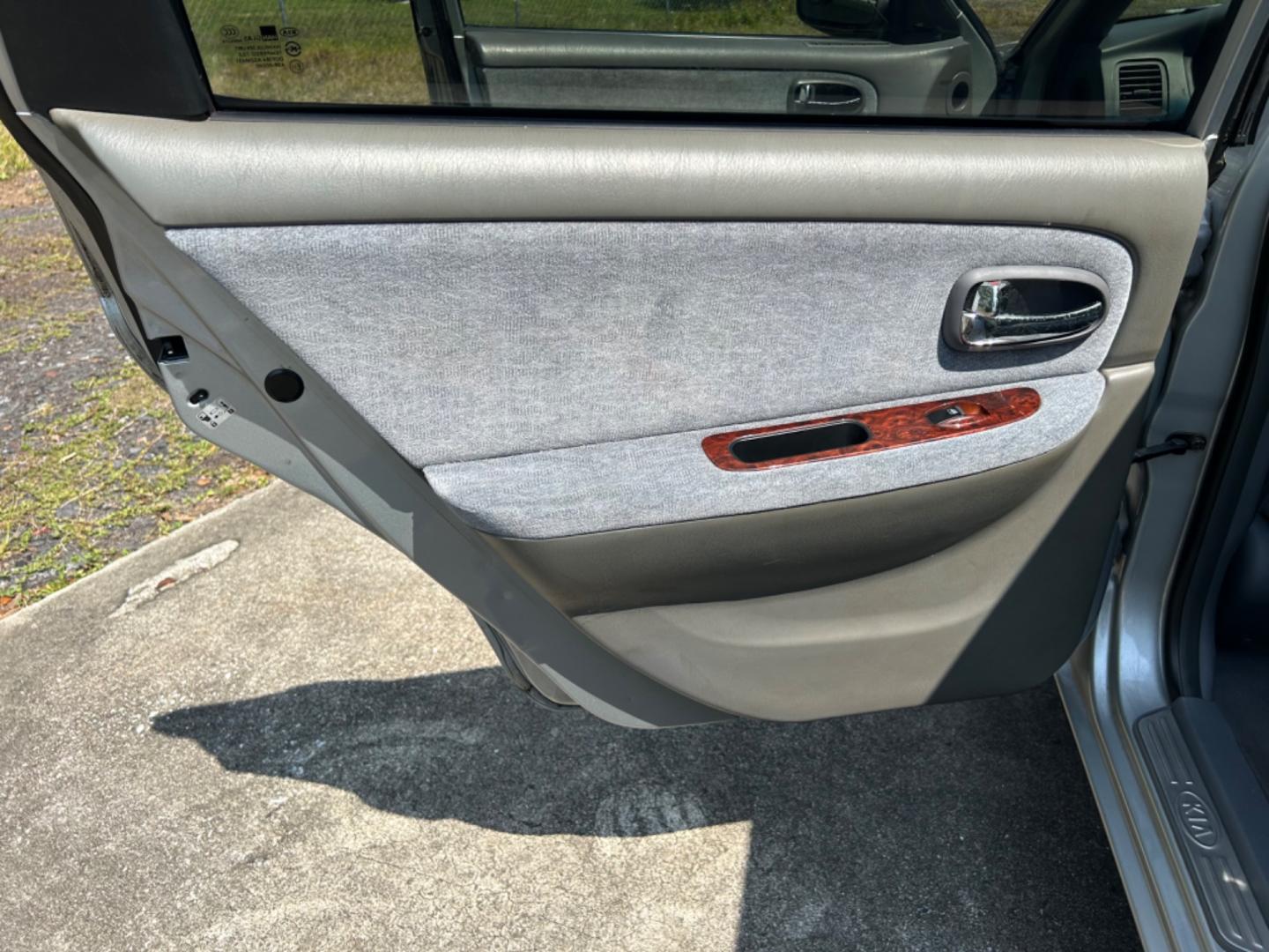 2004 Kia Optima (KNAGD126945) , located at 1758 Cassat Ave., Jacksonville, FL, 32210, (904) 384-2799, 30.286720, -81.730652 - $3500.00----------2004 KIA OPTIMA LX 129,627 MILES EXTRA CLEAN ICE-COLD AIR CONDITIONING 4-DOOR SUNROOF ALLOYS SPOILER RUNS GREAT ASK ABOUT 50/50 BHPH FINANCING FOR THIS VEHICLE CALL US NOW @ 904-384-2799 - Photo#10